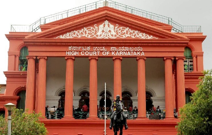 कर्नाटक HC के जज को तबादले की धमकी, SC ने सुनवाई रोकने को कहा